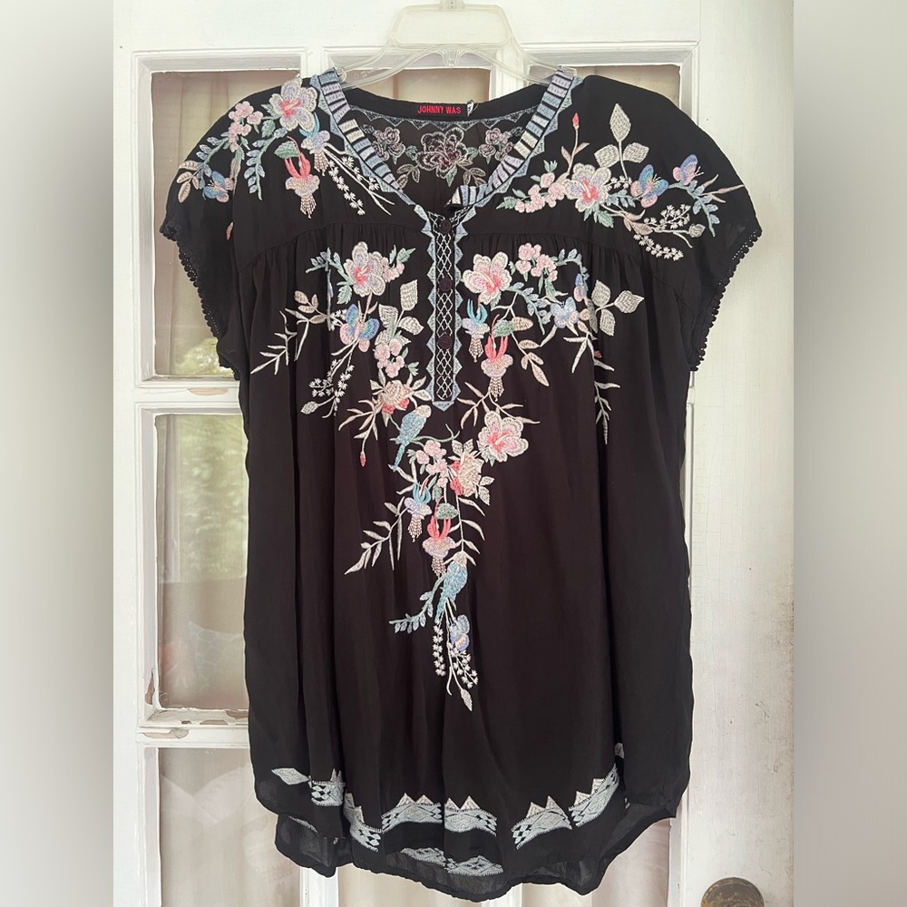 Johnny Was “Dreaming” Black Tie-front Embroidered Tunic Size Medium NWT